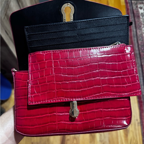 Zara Red purse with gold chain - Picture 3 of 5